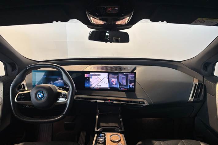 Grå BMW iX fra 2022