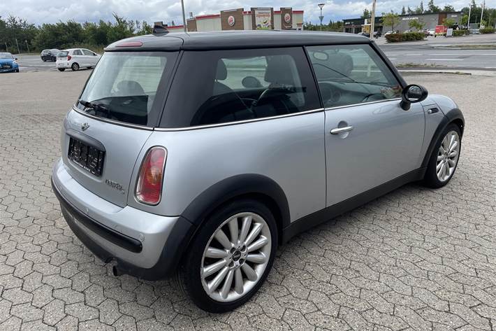 Sølv Mini Cooper fra 2002