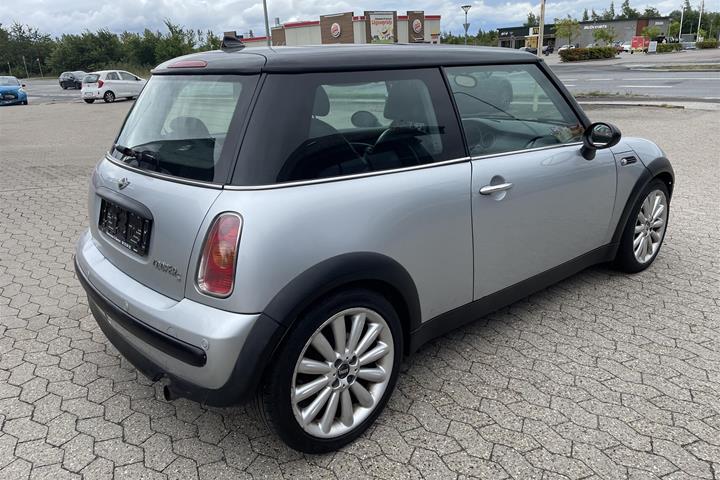 Sølv Mini Cooper fra 2002
