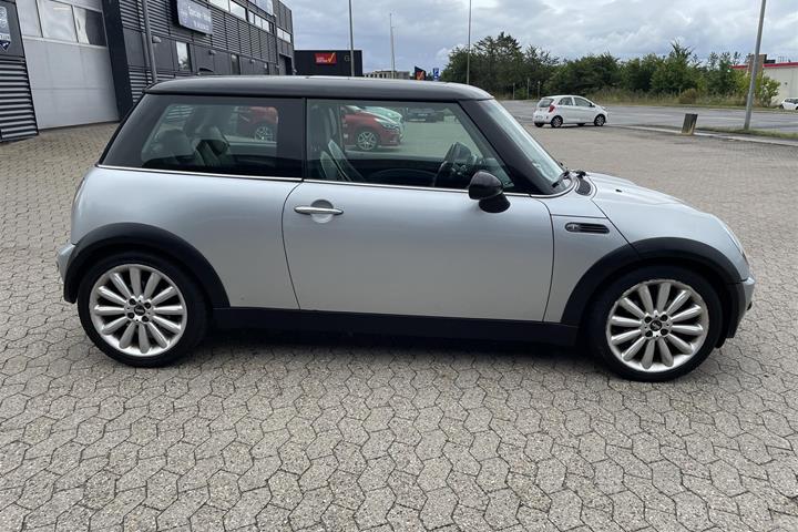 Sølv Mini Cooper fra 2002