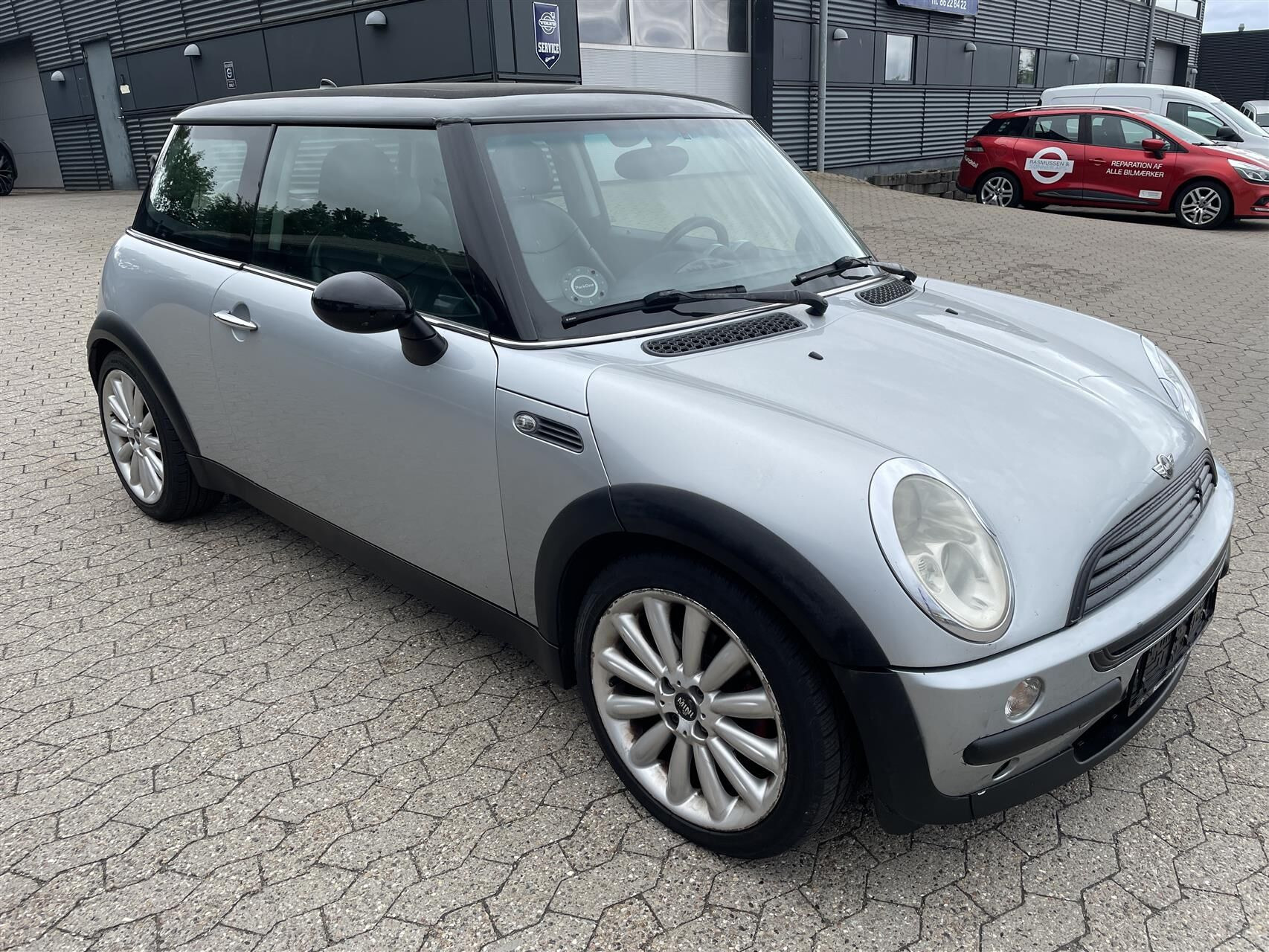 Sølv Mini Cooper fra 2002