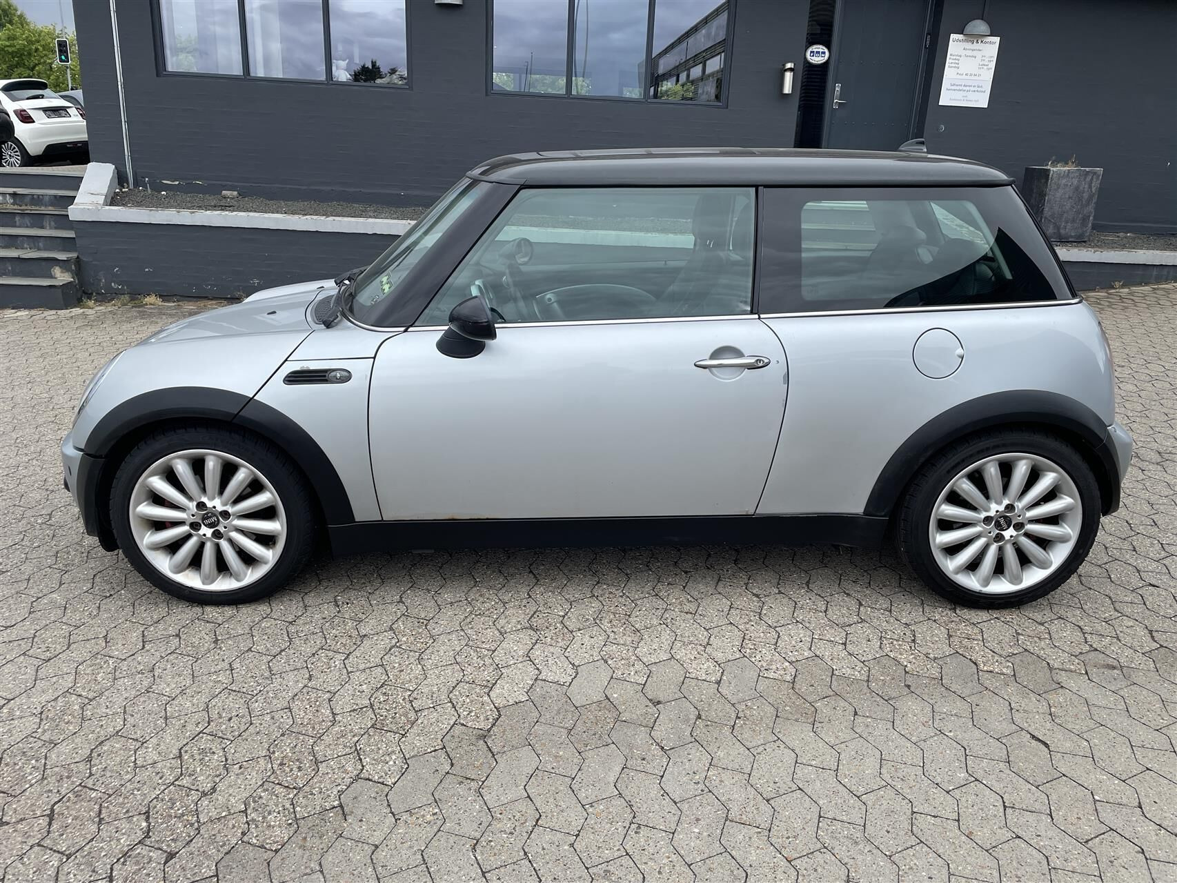 Sølv Mini Cooper fra 2002