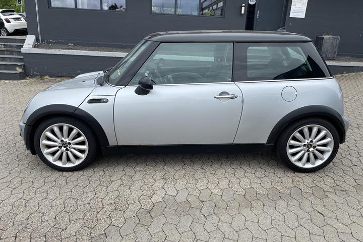 Sølv Mini Cooper fra 2002