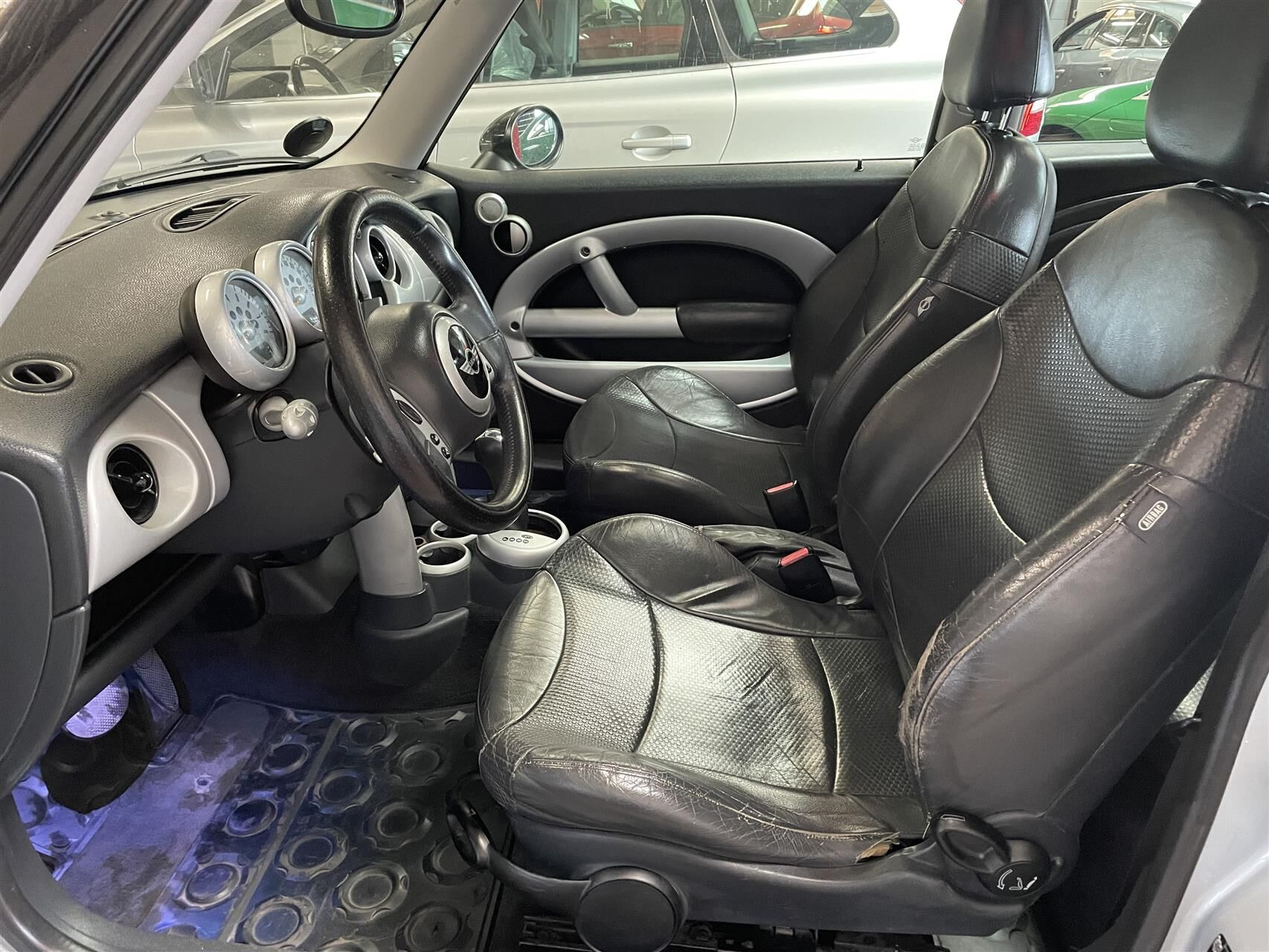 Sølv Mini Cooper fra 2002