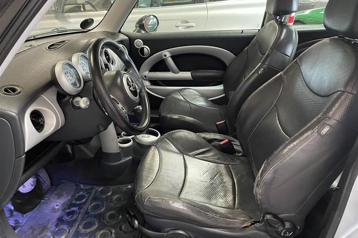Sølv Mini Cooper fra 2002