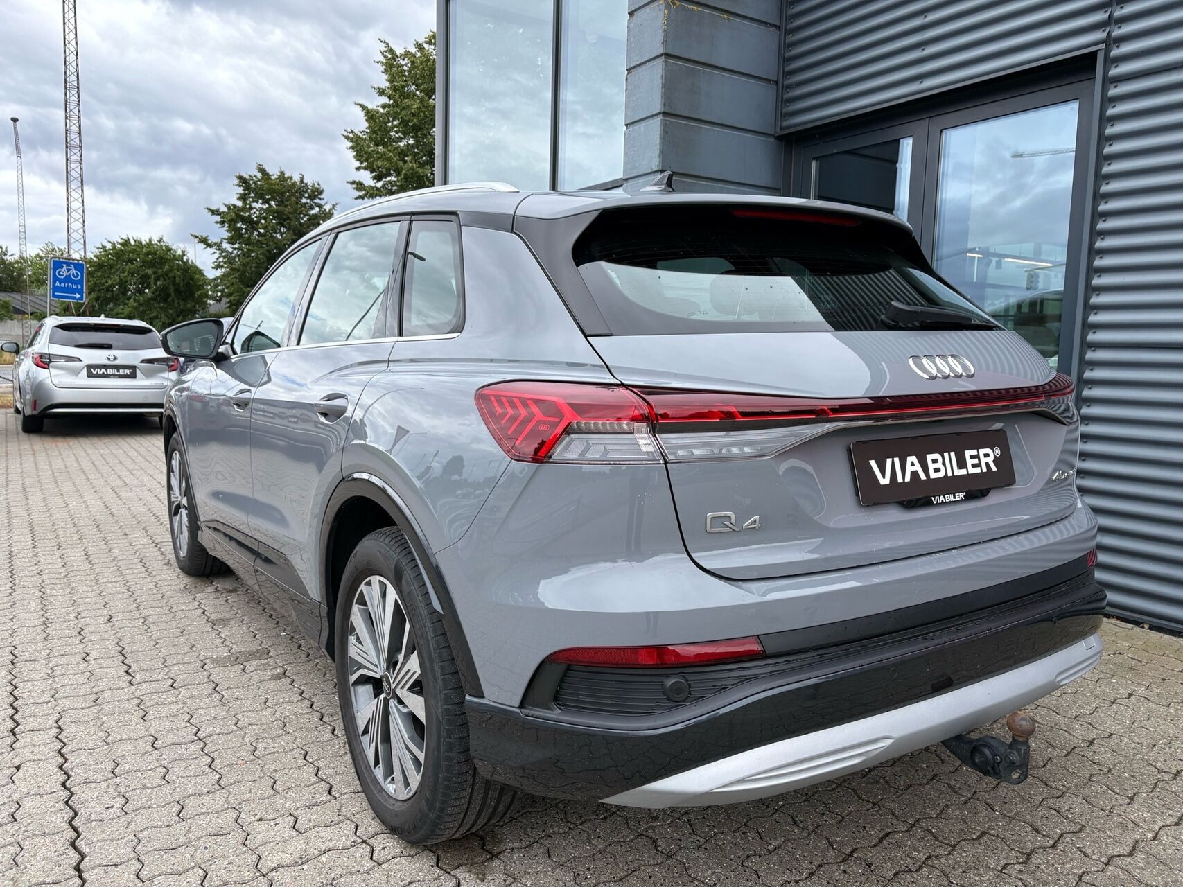 Grå Audi Q4 fra 2023