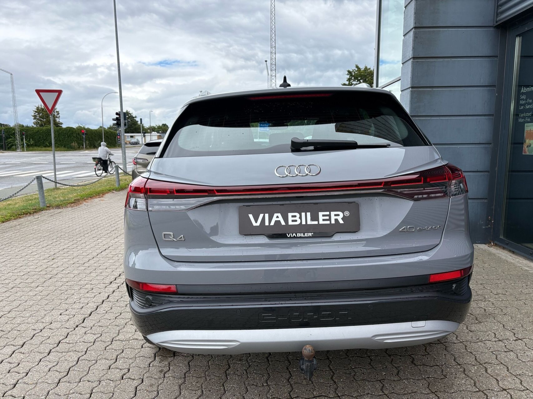 Grå Audi Q4 fra 2023