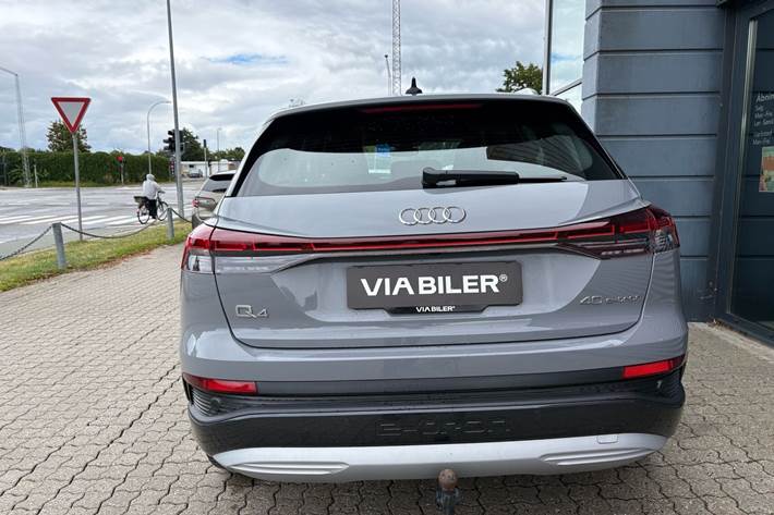 Grå Audi Q4 fra 2023