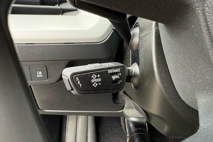 Grå Audi Q4 fra 2023