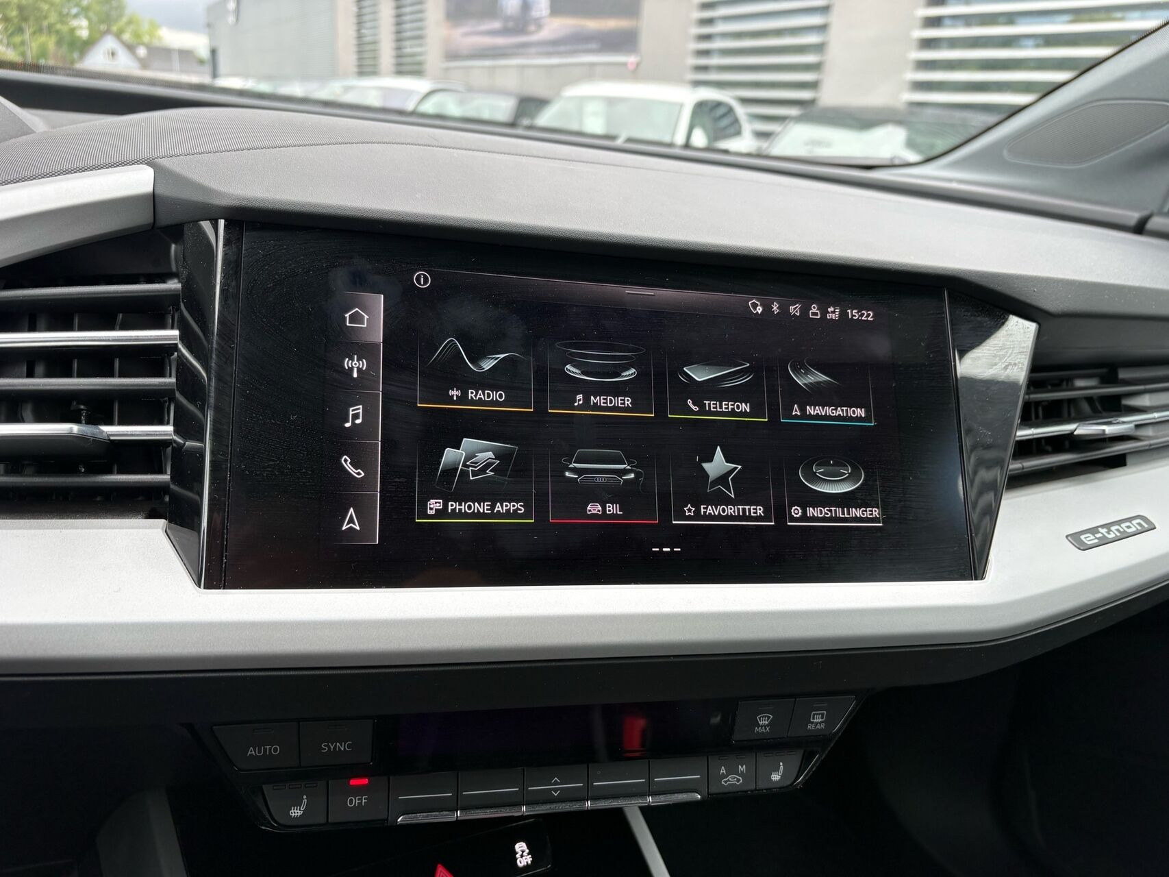 Grå Audi Q4 fra 2023