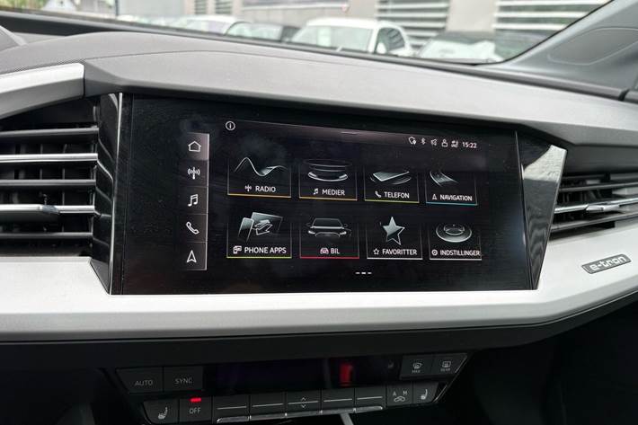 Grå Audi Q4 fra 2023