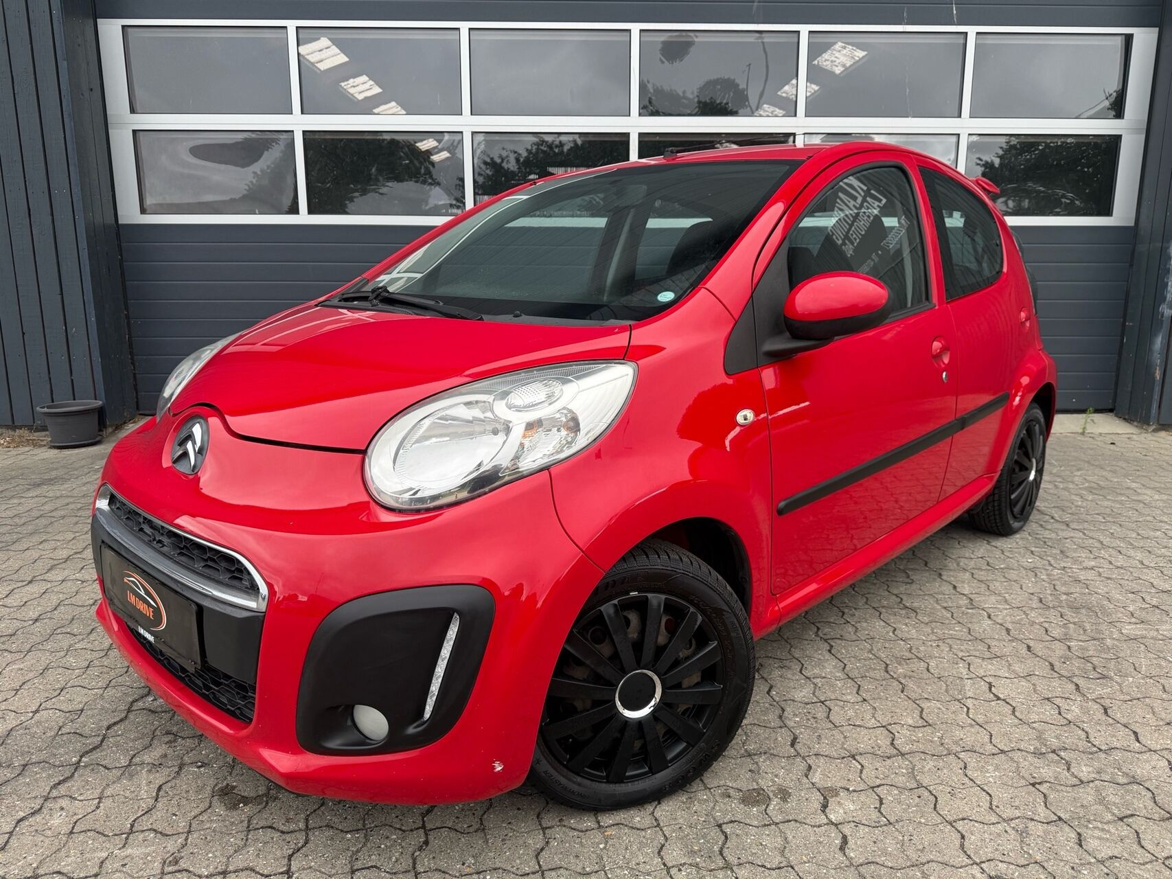 Rød Citroën C1 fra 2012 set udefra