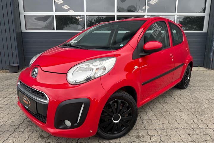 Rød Citroën C1 fra 2012 set udefra