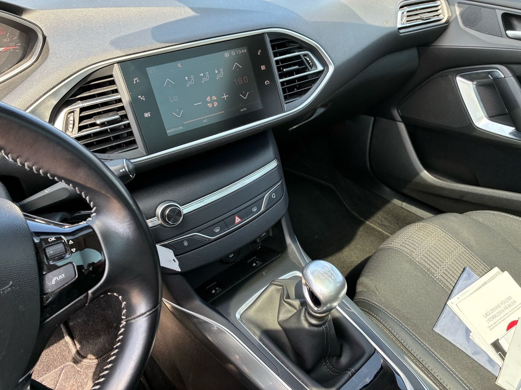 Sort Peugeot 308 fra 2020
