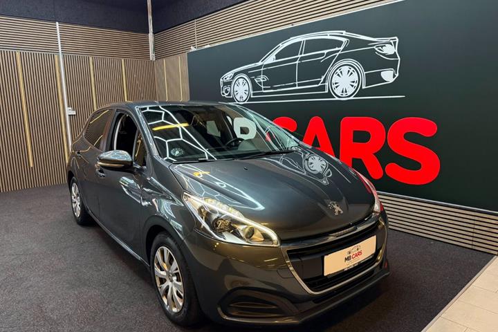 Grå Peugeot 208 fra 2017 set udefra