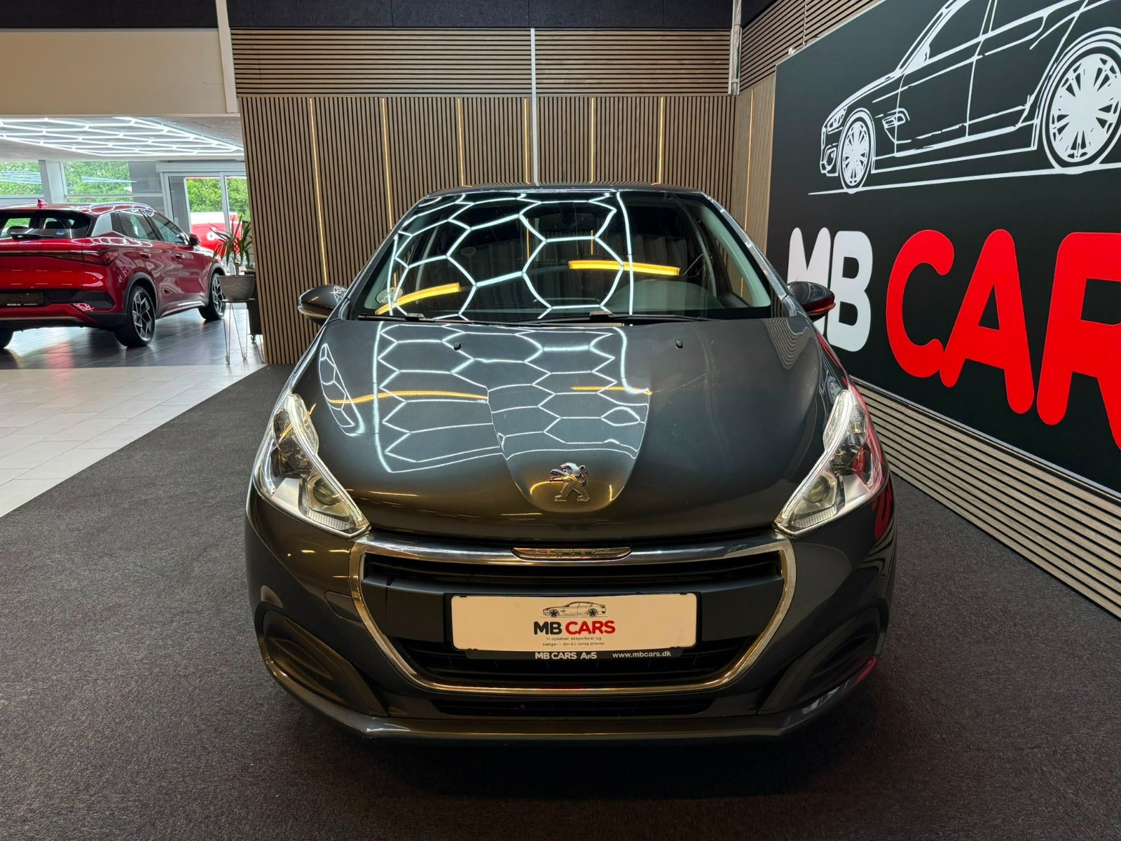 Grå Peugeot 208 fra 2017
