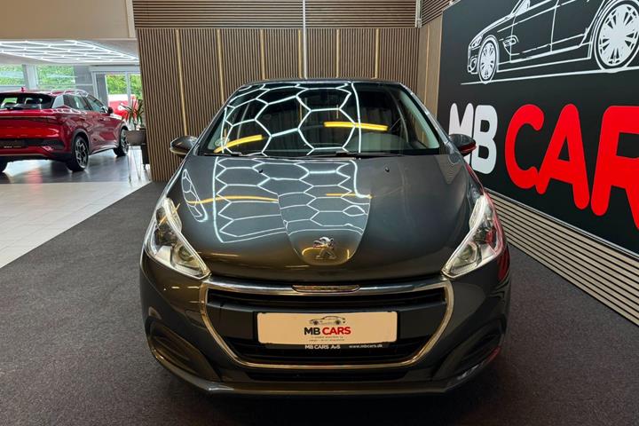 Grå Peugeot 208 fra 2017