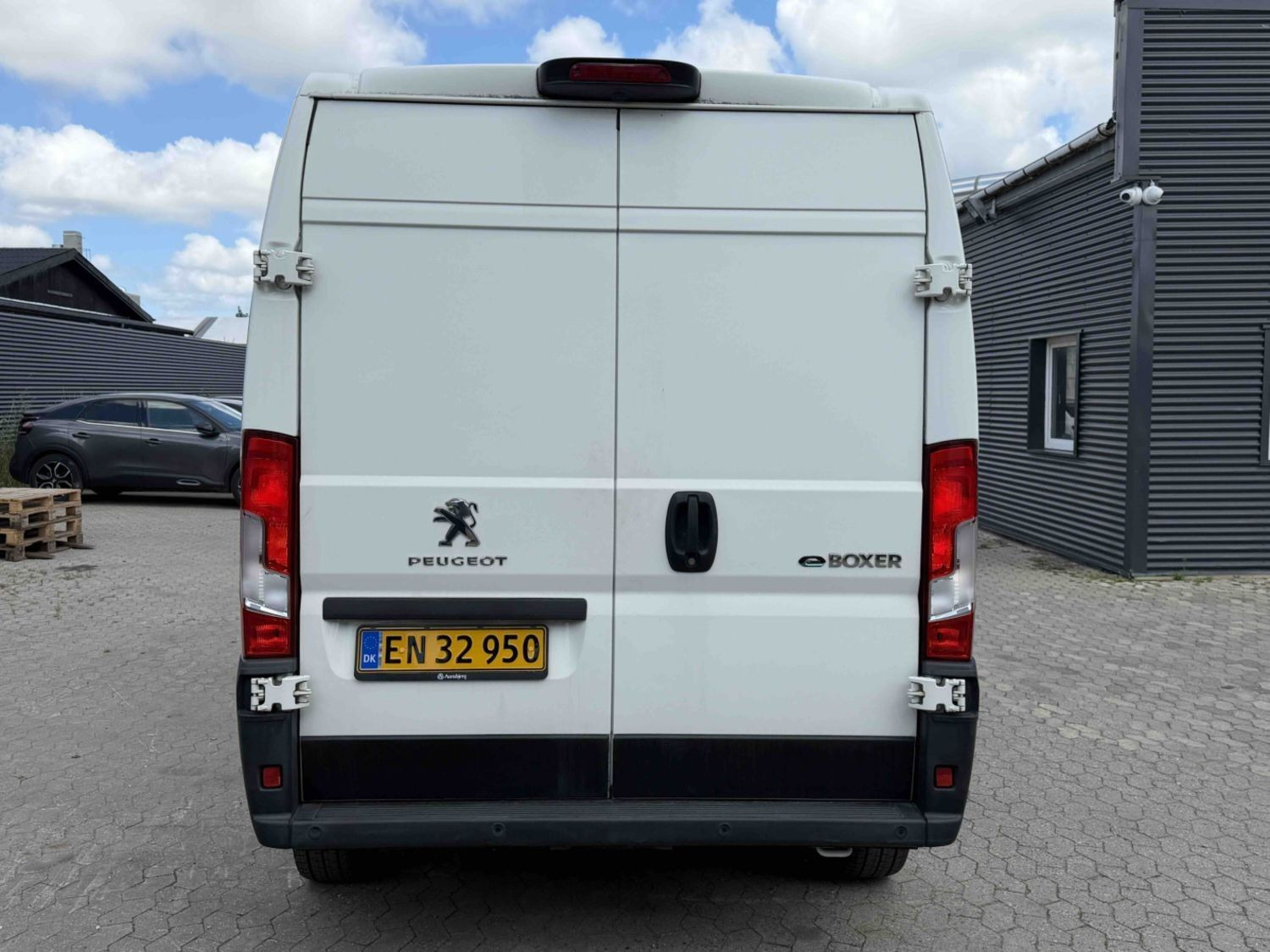 Hvid Peugeot e-Boxer 435 fra 2021