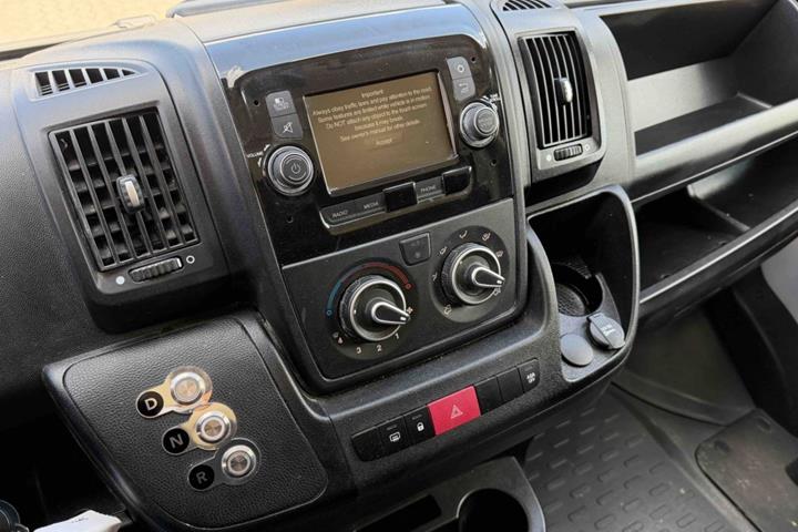 Hvid Peugeot e-Boxer 435 fra 2021