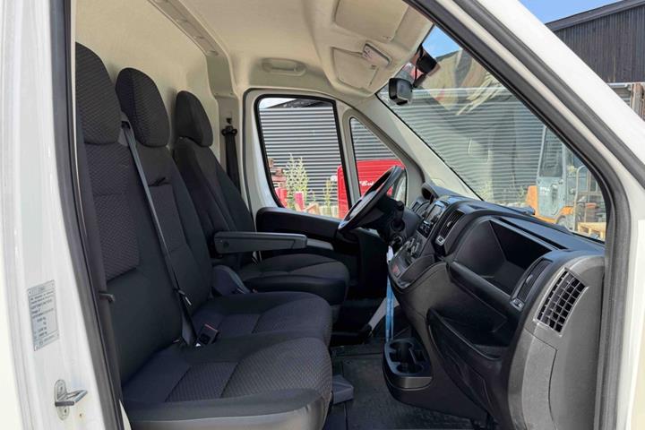Hvid Peugeot e-Boxer 435 fra 2021