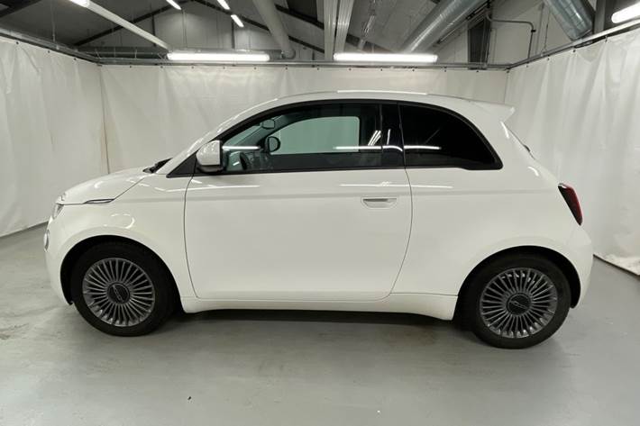 Hvid Fiat 500e fra 2022
