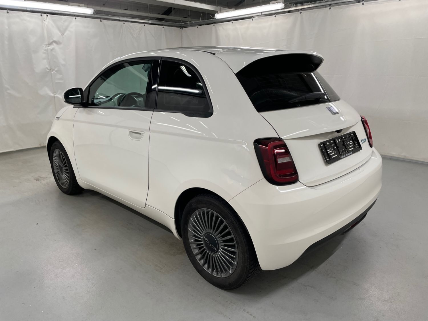 Hvid Fiat 500e fra 2022