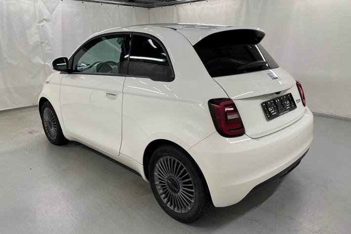 Hvid Fiat 500e fra 2022