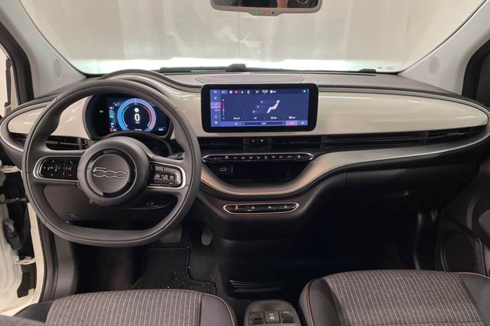 Hvid Fiat 500e fra 2022