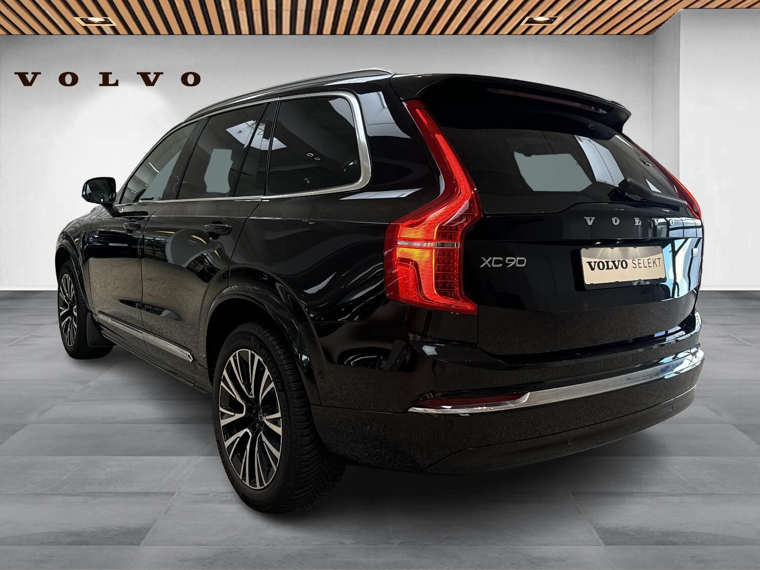 Sort Volvo XC90 fra 2024