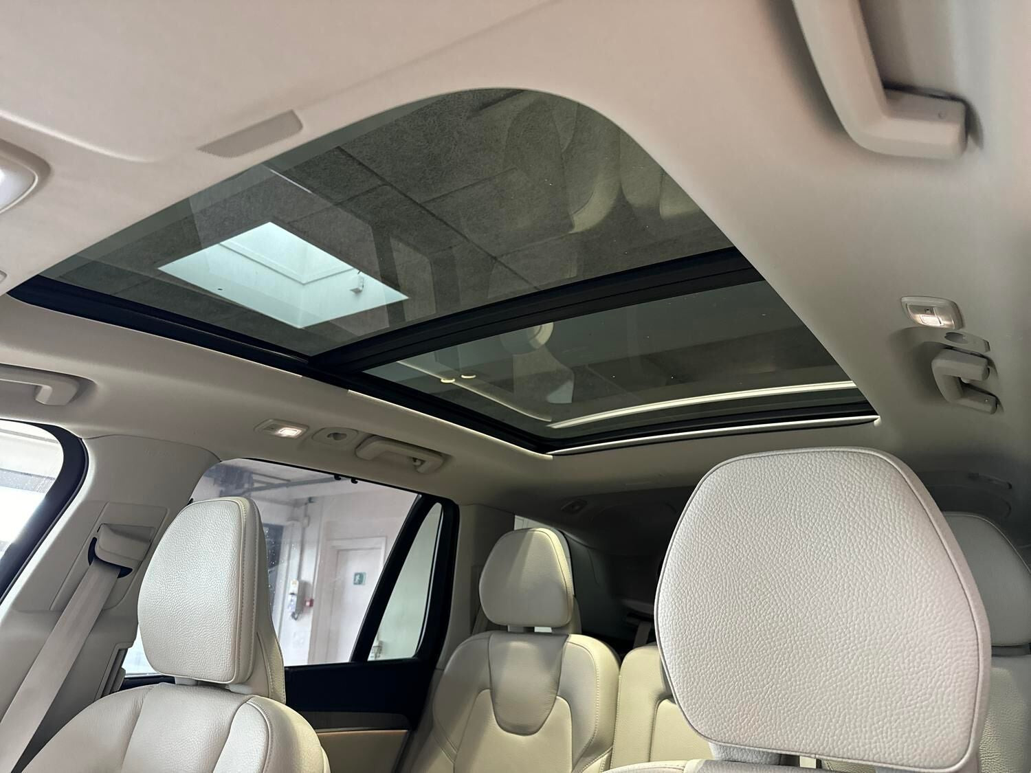 Sort Volvo XC90 fra 2024