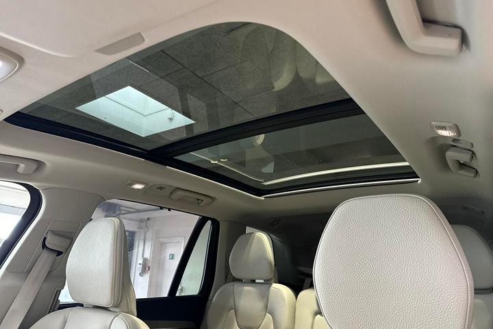Sort Volvo XC90 fra 2024