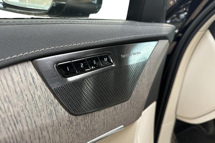 Sort Volvo XC90 fra 2024