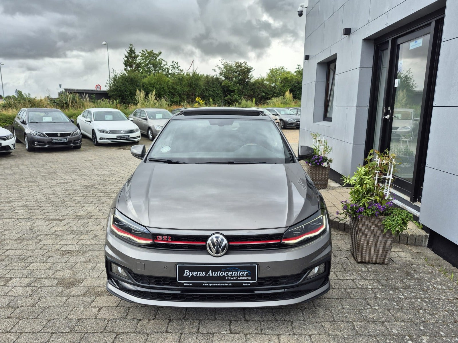 Grå VW Polo fra 2020