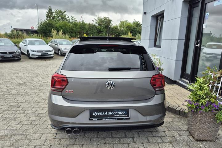 Grå VW Polo fra 2020