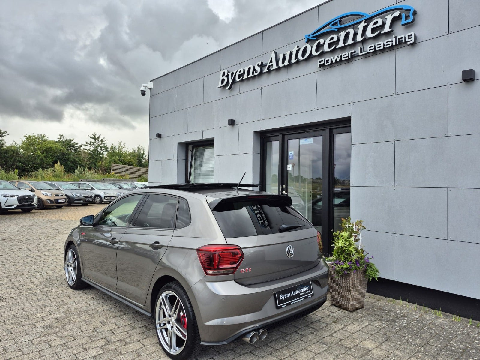 Grå VW Polo fra 2020