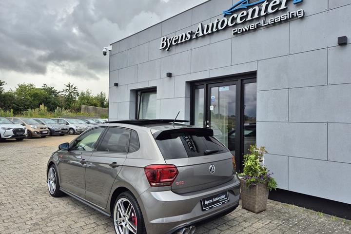 Grå VW Polo fra 2020