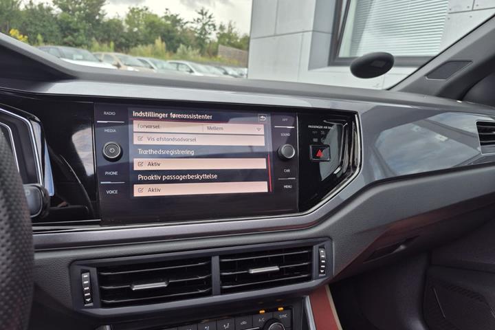 Grå VW Polo fra 2020