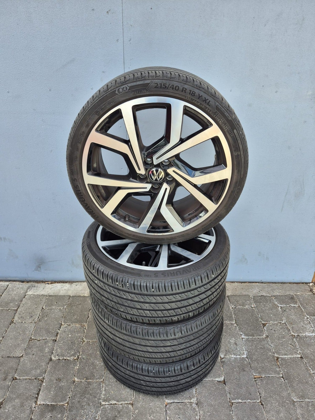 Grå VW Polo fra 2020