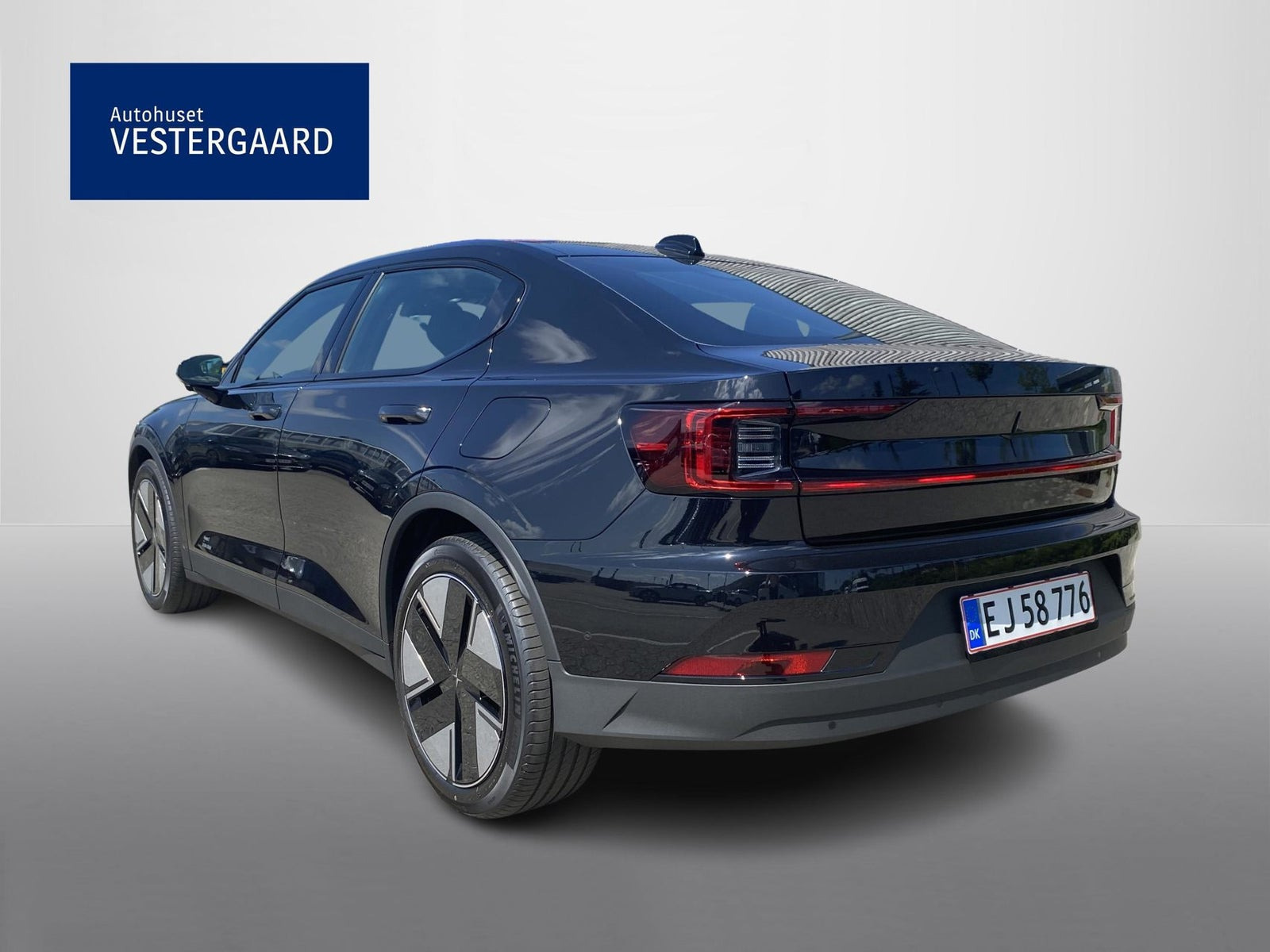 Sort Polestar 2 fra 2025