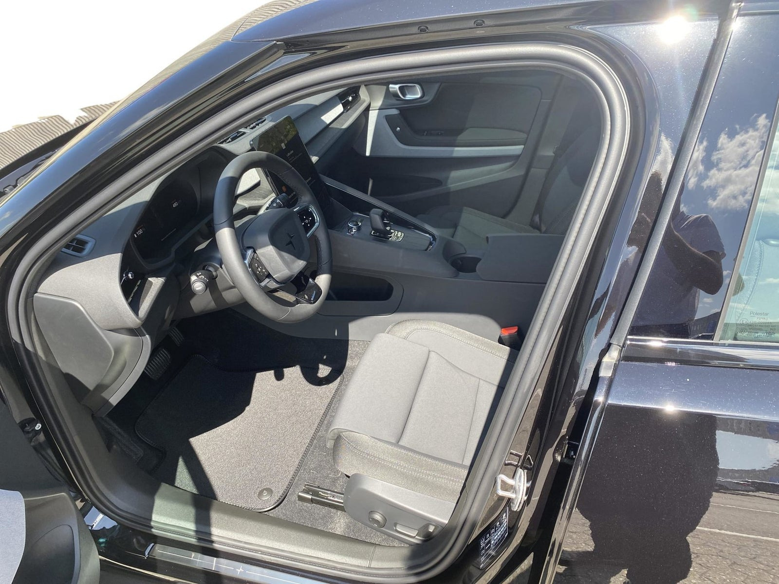 Sort Polestar 2 fra 2025