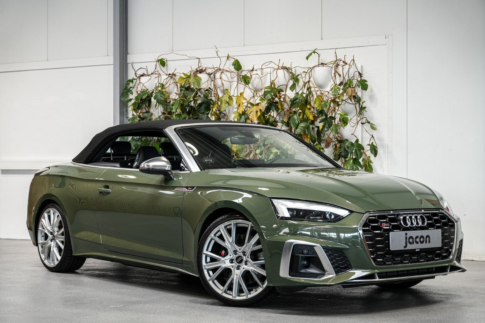 Grøn Audi S5 fra 2023