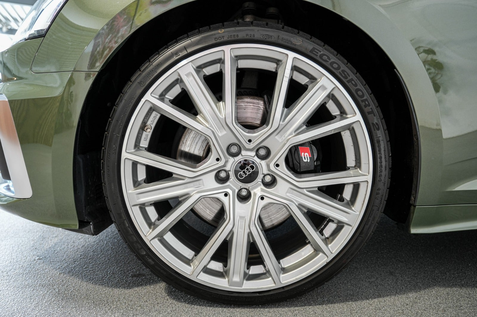 Grøn Audi S5 fra 2023