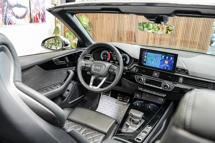 Grøn Audi S5 fra 2023