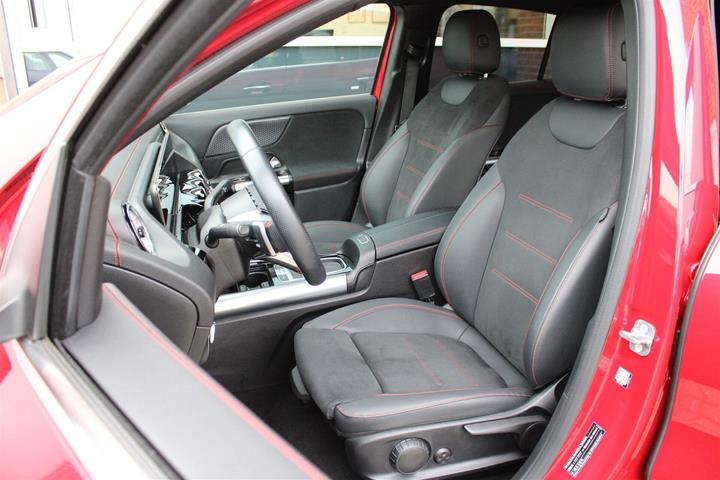 Rød Mercedes EQA350 fra 2024