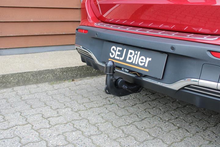 Rød Mercedes EQA350 fra 2024