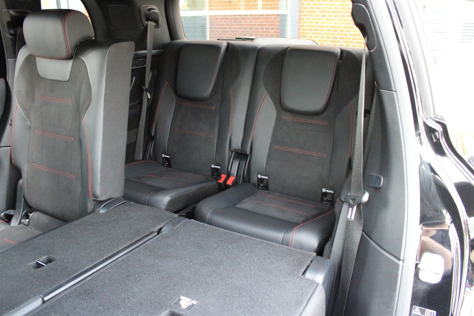 Sort Mercedes EQB350 fra 2024