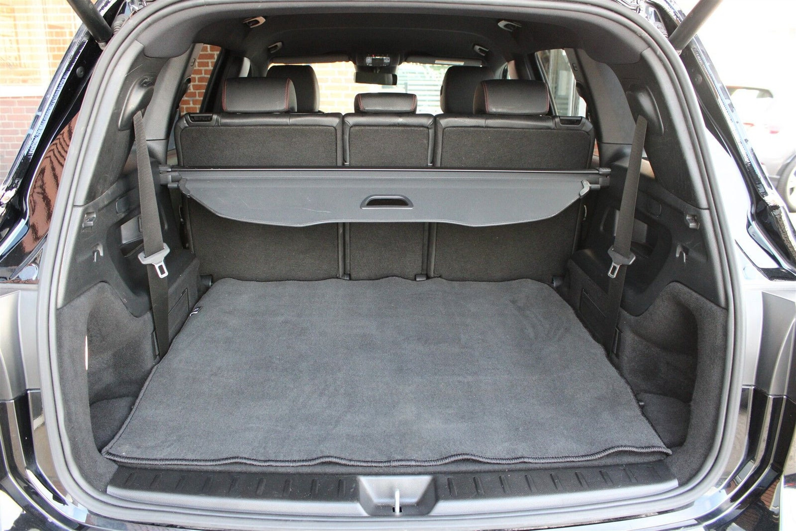 Sort Mercedes EQB350 fra 2024