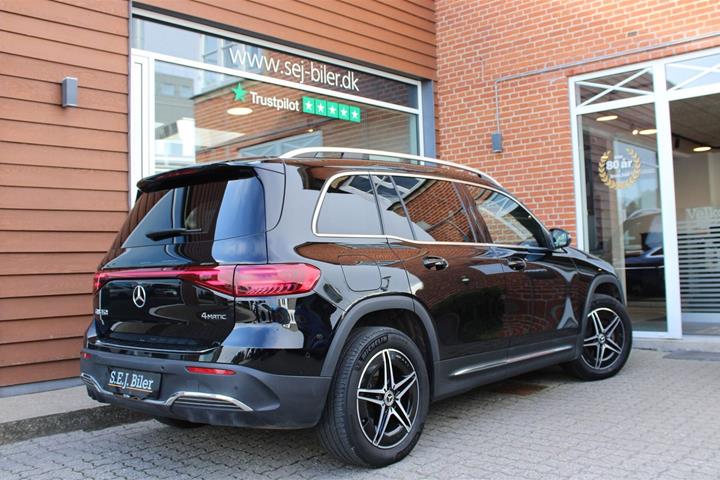 Sort Mercedes EQB350 fra 2024