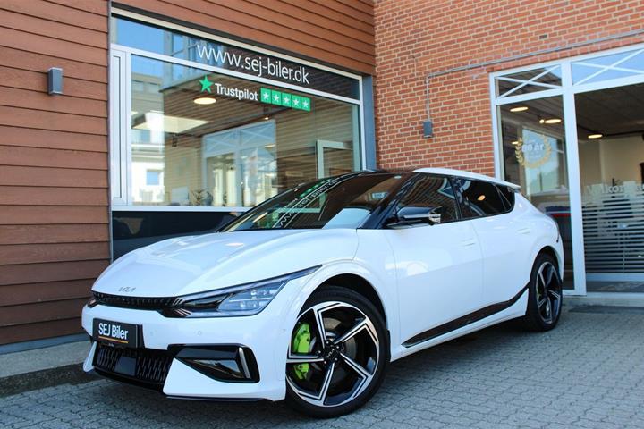 Hvid Kia EV6 fra 2024 set udefra