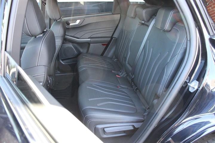 Sort Ford Kuga fra 2023
